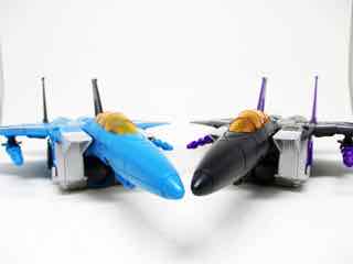 Transformers Generations War for Cybertron Earthrise Voyager Skywarp & Thundercracker Action Figure