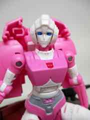 Hasbro Transformers Generations War for Cybertron Earthrise Deluxe Arcee Action Figure