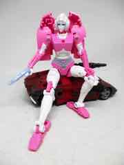 Hasbro Transformers Generations War for Cybertron Earthrise Deluxe Arcee Action Figure