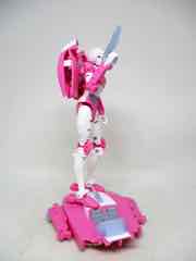 Hasbro Transformers Generations War for Cybertron Earthrise Deluxe Arcee Action Figure