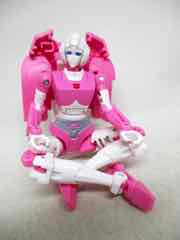 Hasbro Transformers Generations War for Cybertron Earthrise Deluxe Arcee Action Figure