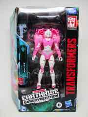 Hasbro Transformers Generations War for Cybertron Earthrise Deluxe Arcee Action Figure