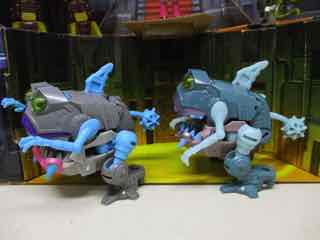 Transformers Generations War for Cybertron Trilogy Pit of Judgement PulseCon Exclusive Set Sharkticon Action Figure