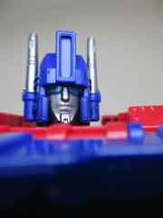 Hasbro Transformers Generations War for Cybertron Kingdom Leader Ultra Magnus Action Figure