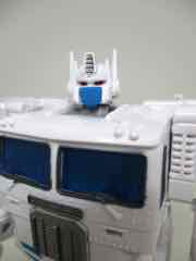 Hasbro Transformers Generations War for Cybertron Kingdom Leader Ultra Magnus Action Figure