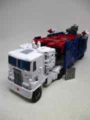 Hasbro Transformers Generations War for Cybertron Kingdom Leader Ultra Magnus Action Figure