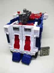 Hasbro Transformers Generations War for Cybertron Kingdom Leader Ultra Magnus Action Figure