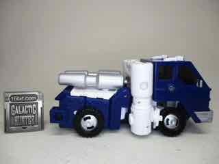 Hasbro Transformers Generations War for Cybertron Kingdom Deluxe Autobot Pipes Action Figure