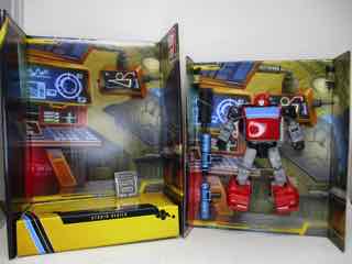 Hasbro Transformers Buzzworthy Bumblebee Studio Series 86 Deluxe Cliffjumper Action Figure