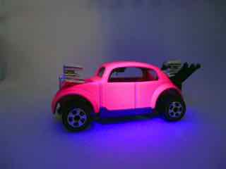 Playing Mantis Johnny Lightning The Challengers Bug Bomb (Pink) Die-Cast Metal Vehicle