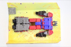 Hasbro Transformers Legacy United Deluxe G1 Universe Quake Action Figure