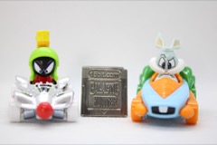 Mattel Hot Wheels Racer Verse Marvin the Martian & Bugs Bunny Die-Cast Metal Vehicle