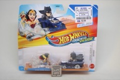 Mattel Hot Wheels Racer Verse Wonder Woman & Batman Die-Cast Metal Vehicle