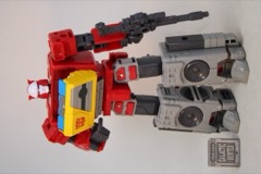 Hasbro Transformers Studio Series 86 Voyager Autobot Blaster & Eject Action Figure