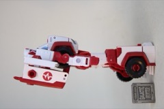 Hasbro Transformers Age of the Primes Deluxe Autobot Ratchet