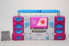 Transformers Collaborative Generation One Reissue Blaster, KP Glit, KP Sundor, KP Rosanna Action Figure