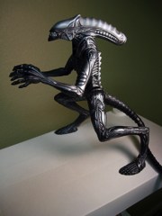Kenner ALIENS vs. Predator 10-Inch Alien Action Figure
