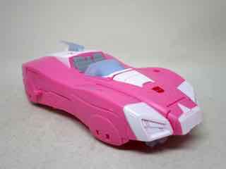 Hasbro Transformers Generations War for Cybertron Earthrise Deluxe Arcee Action Figure