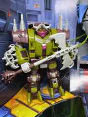 Hasbro Transformers Generations War for Cybertron Trilogy Pit of Judgement PulseCon Exclusive Set Bailiff Action Figure