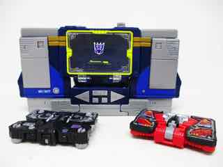 Transformers Generations War for Cybertron Trilogy Soundwave with Laserbeak and Ravage Action Figure