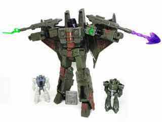 Transformers Generations War for Cybertron Trilogy Sparkless Seeker with Caliburst and Singe Action Figure