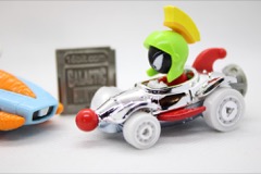 Mattel Hot Wheels Racer Verse Marvin the Martian & Bugs Bunny Die-Cast Metal Vehicle