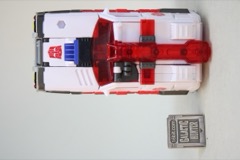 Hasbro Transformers Age of the Primes Voyager Autobot Red Alert