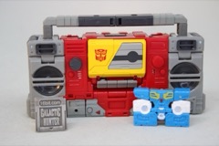 Hasbro Transformers Studio Series 86 Voyager Autobot Blaster & Eject Action Figure