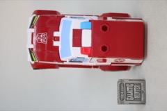 Hasbro Transformers Age of the Primes Deluxe Autobot Ratchet