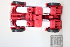 Hasbro Transformers Age of the Primes Deluxe Autobot Ratchet