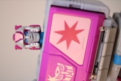 Transformers Collaborative Generation One Reissue Blaster, KP Glit, KP Sundor, KP Rosanna Action Figure